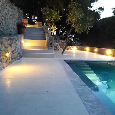 Vila Marili Kato Garouna